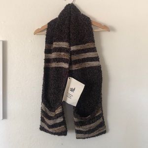 Friendship Village Weavers Cotton Boucle Scarf w/ Pockets in Brown Cream